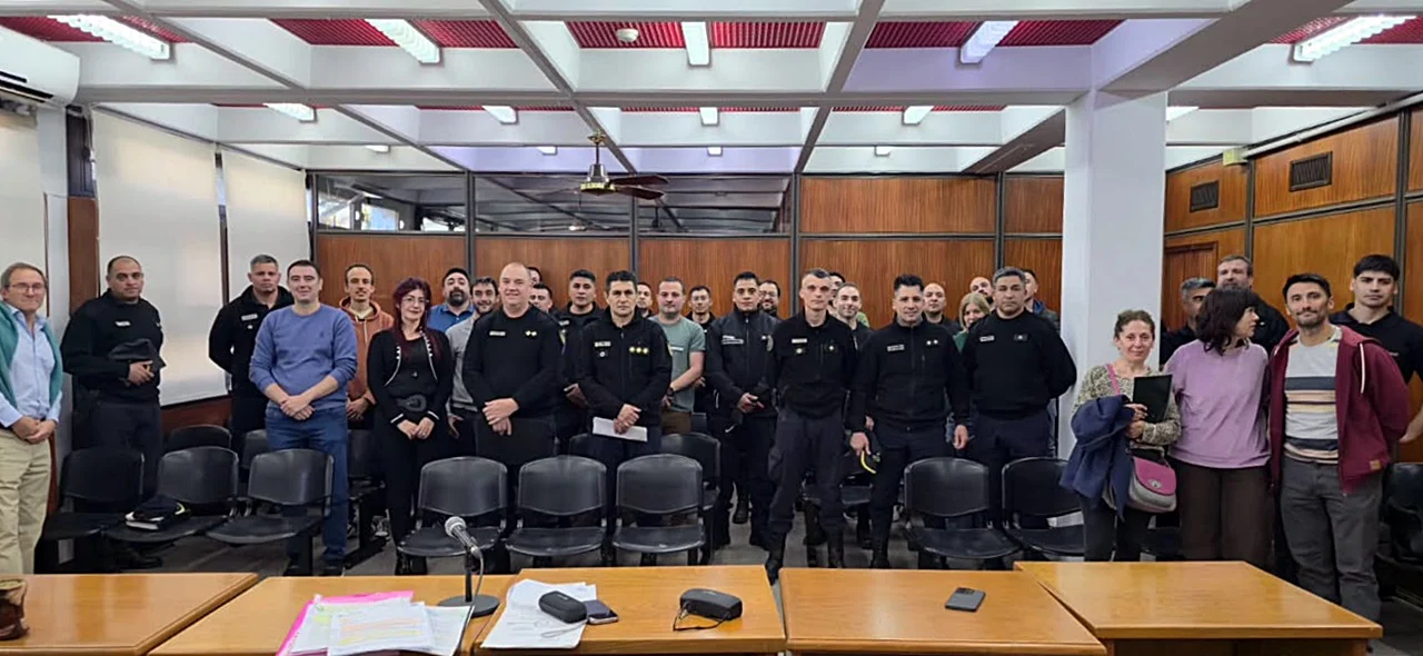 policía justicia pico