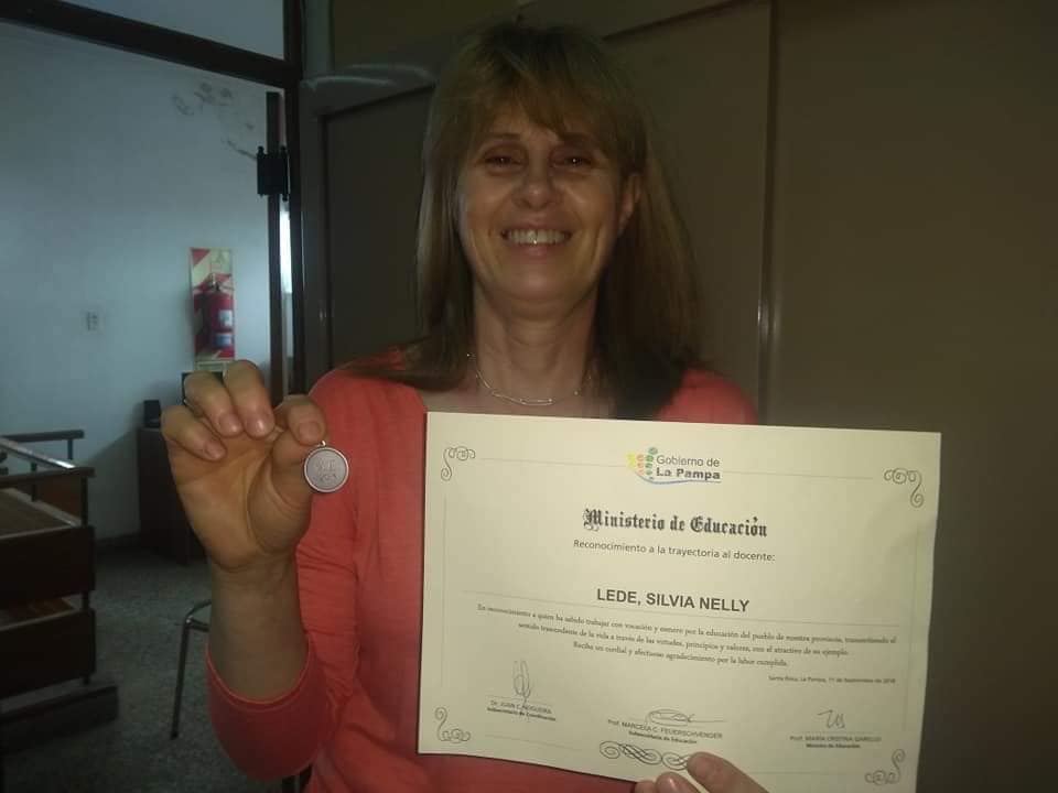 DOCENTE RECONOCIDA 1