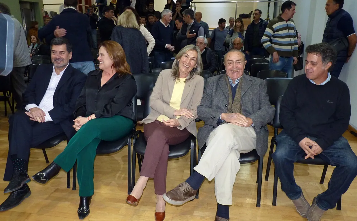 vuelos comerciales pico 4 FILE