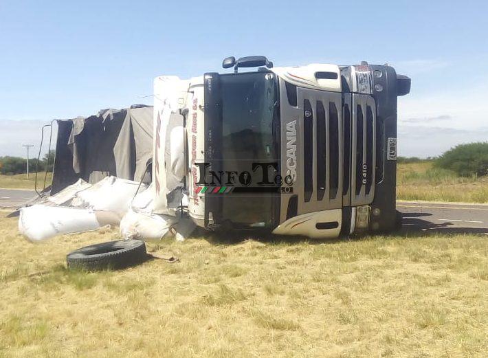 vuelco-camión-26-ene-1-e1548547663382