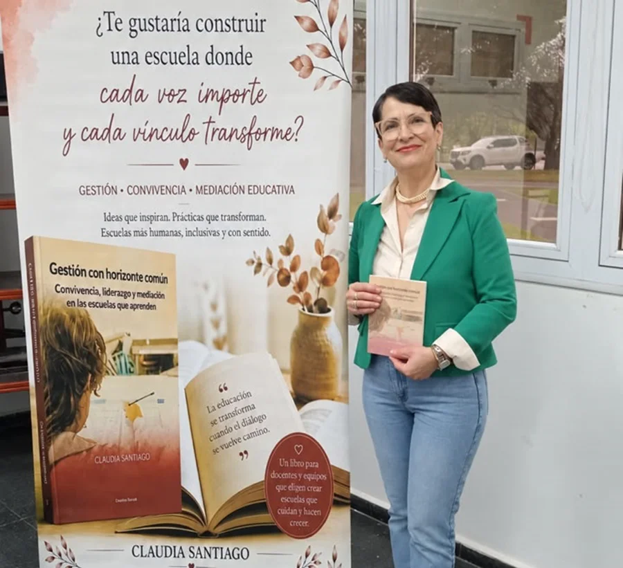 CLAUDIA SANTIAGO 2