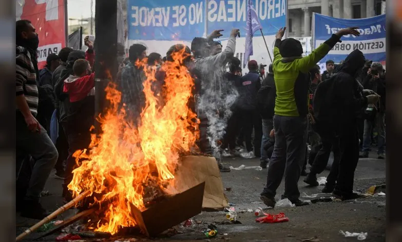 MANIFESTANTES CONGRESO 1