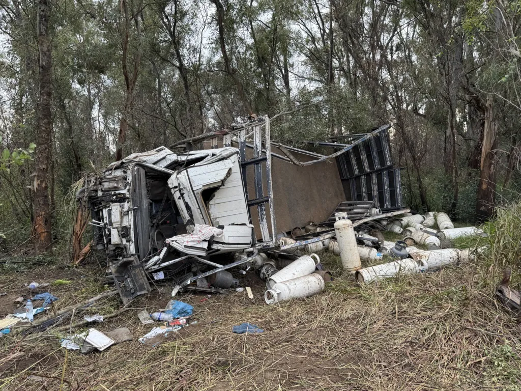 choqe auto camion y vuelco ojeda 8 FILE
