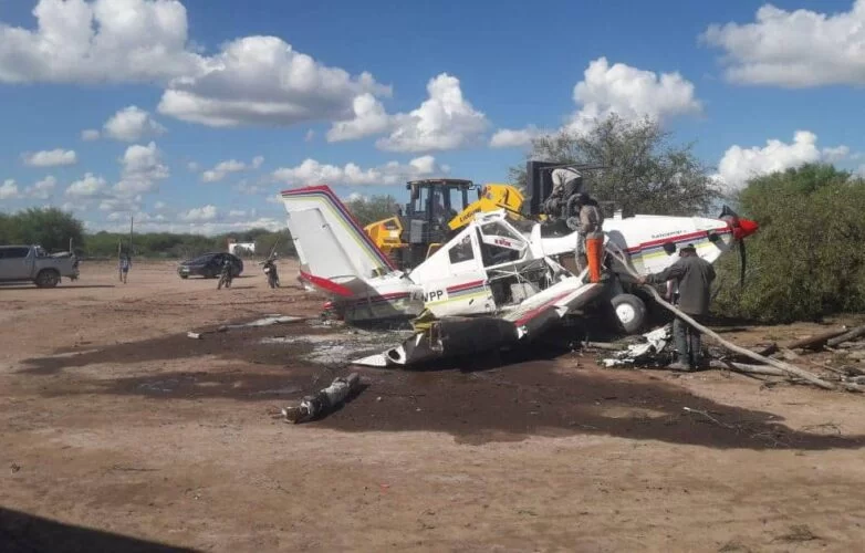 milagro-en-anatuya-una-avioneta-cayo-cerca-de-una-vivienda-y-no-hubo-heridos-782x500