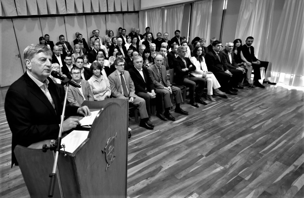 GABINETE ZILIOTTO EN NEGRO