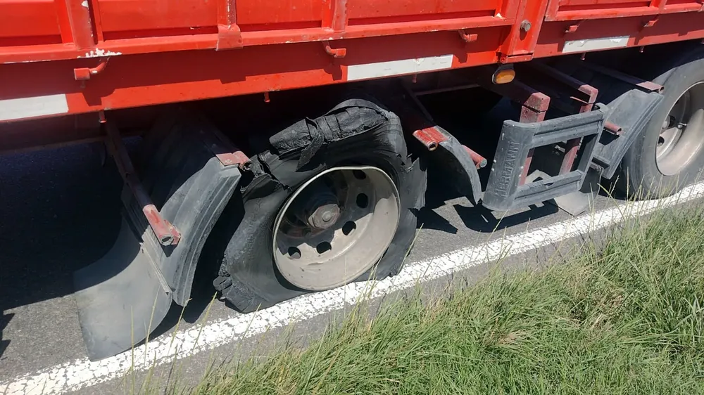 camion ruedas reventadas 5