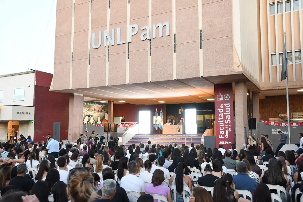 carrera de medicina universidad 4 c