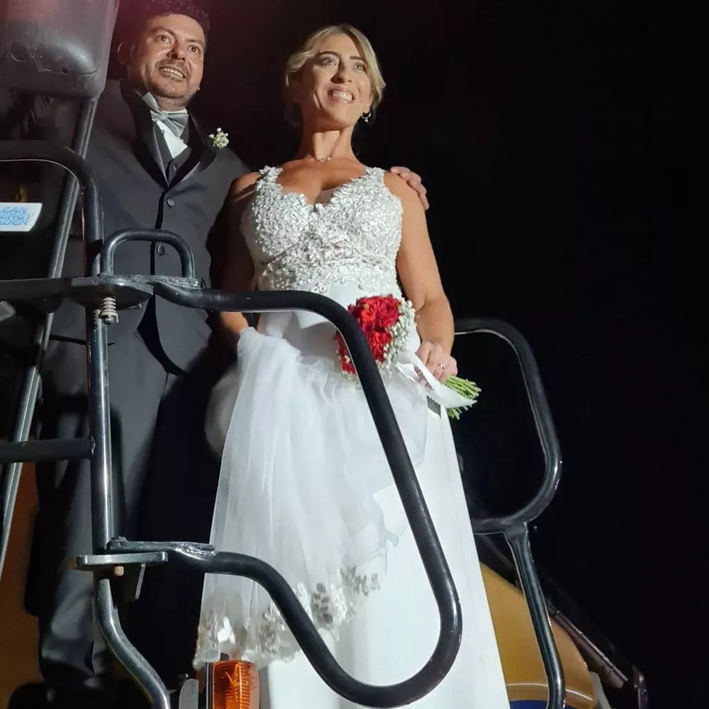 casados en cosechadora 1