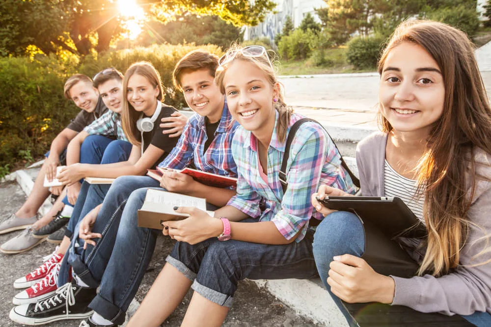 grupo-de-adolescentes