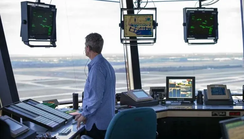 CONTROLADOR AÉREO