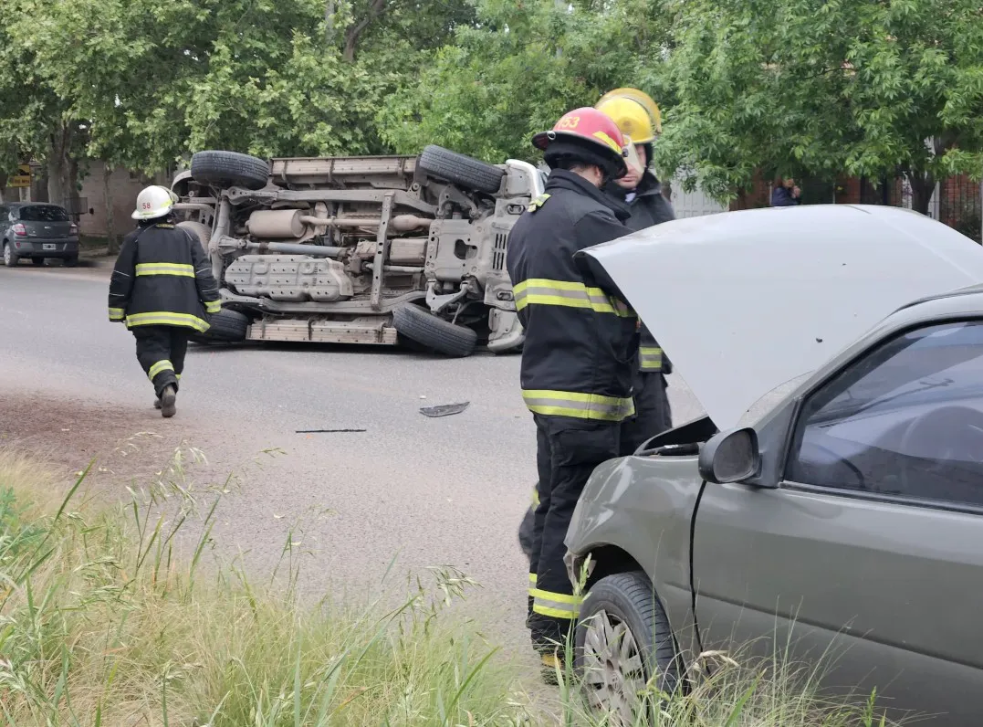 choque y vuelco toyota 3