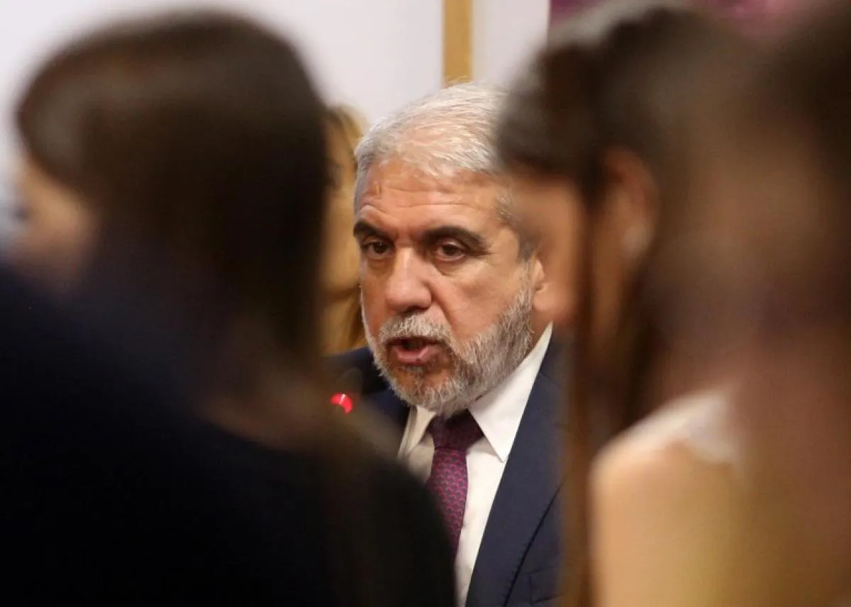 f4f6dbeabf8e415f5da047e7da0eb300_M