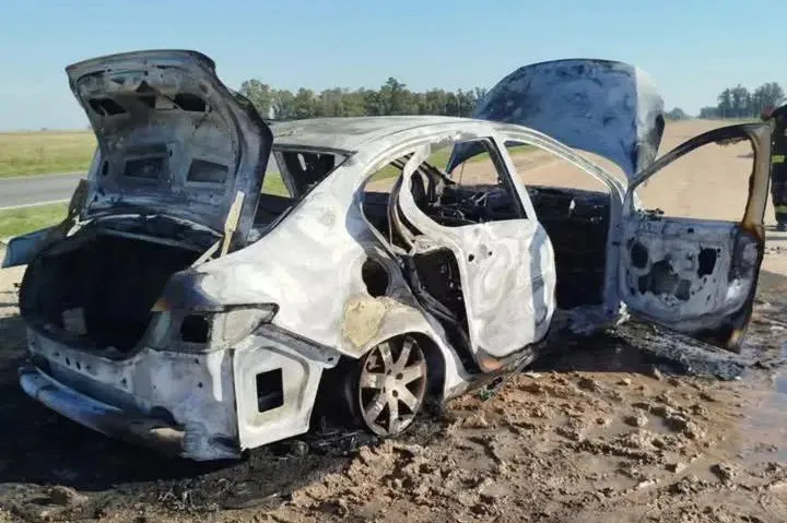 auto incendiado 2