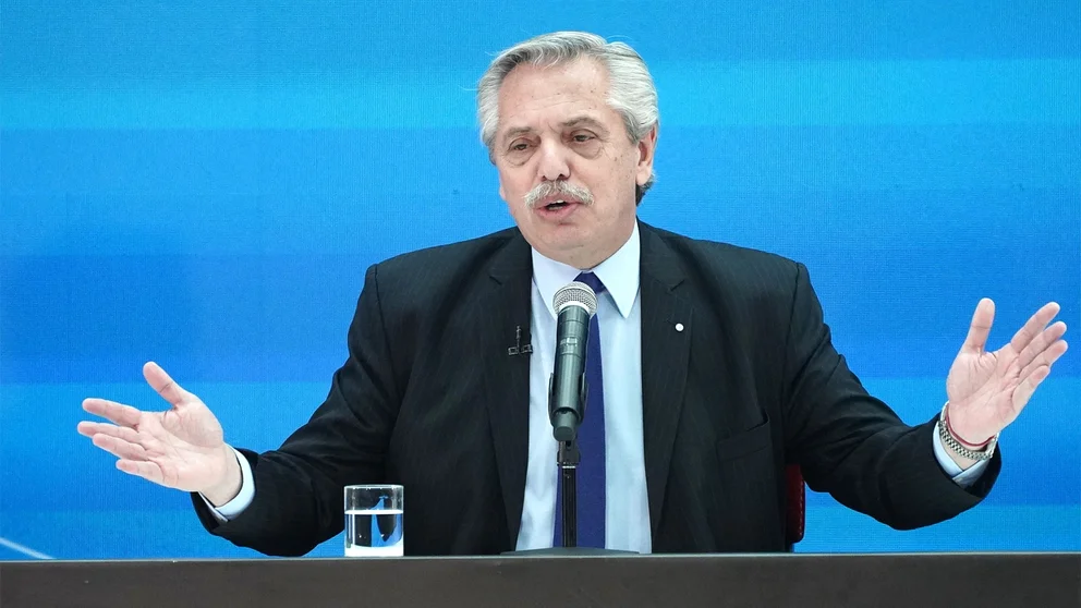 alberto fernandez gesto de manos