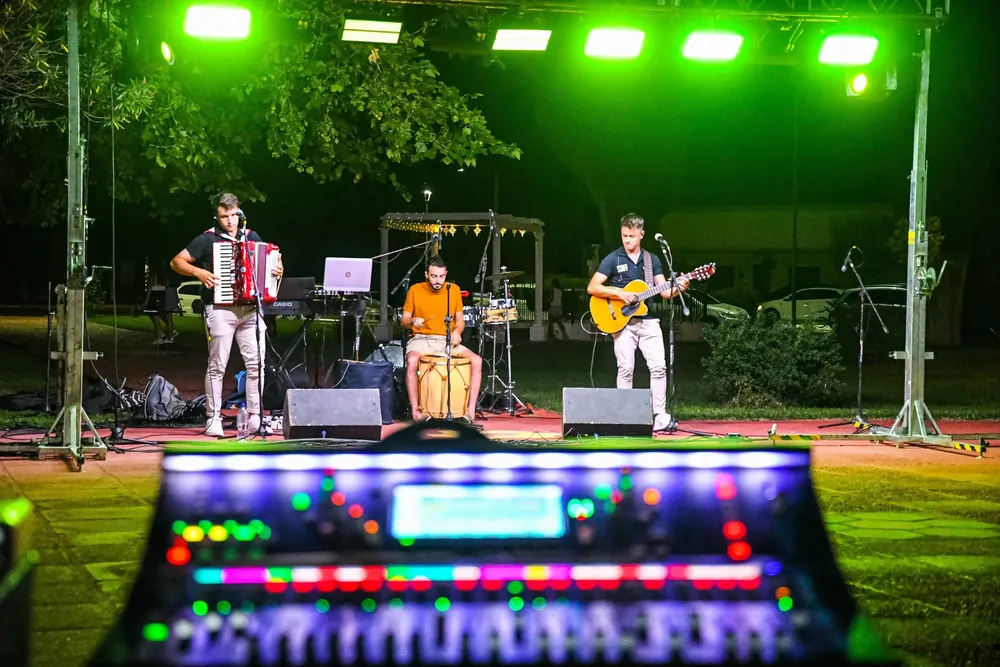 MUSICA EN LA PLAZA QUETREQUEN 10