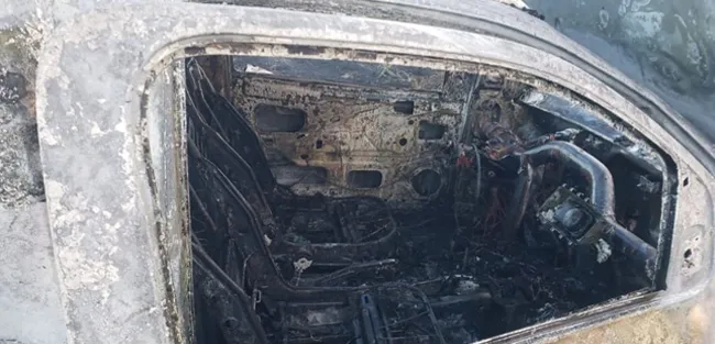 utilitario-incendidado-3