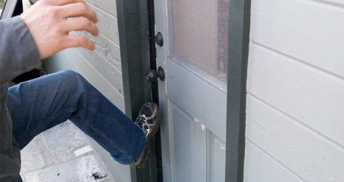 puerta patada