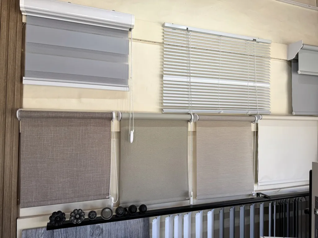 puerta abierta 3 cortinas FILE