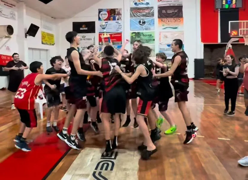 Sportivo campeon u15 festejo