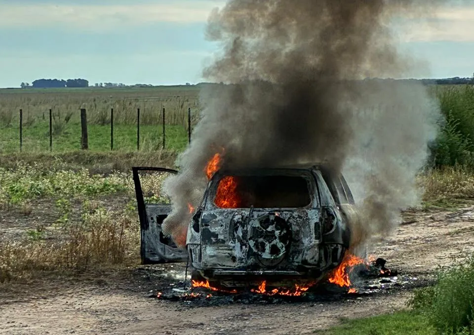 camioneta quemada toyota rav