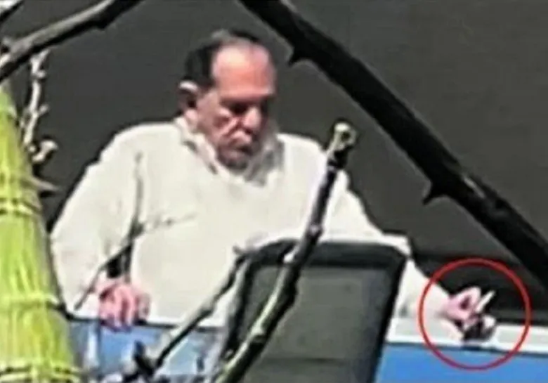 alperovich fumando