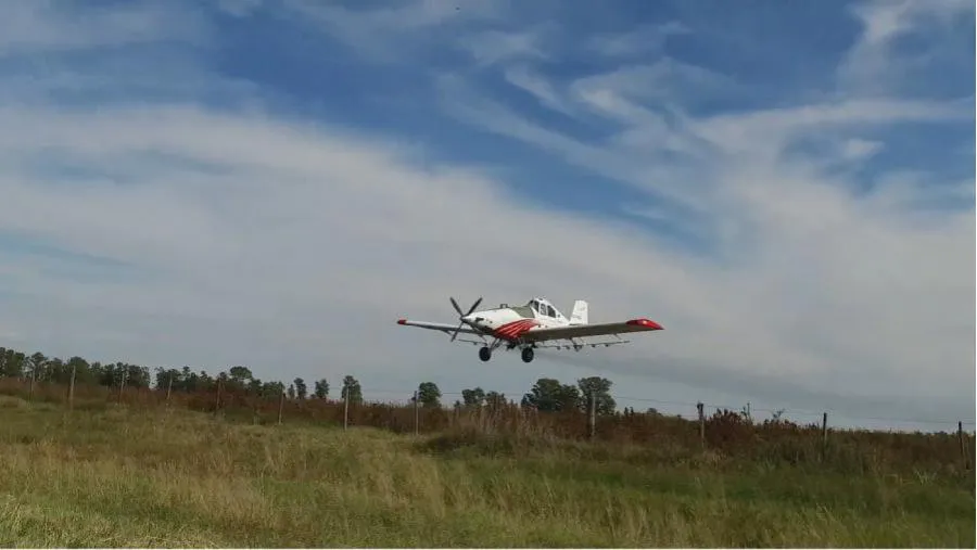 avion fumigador