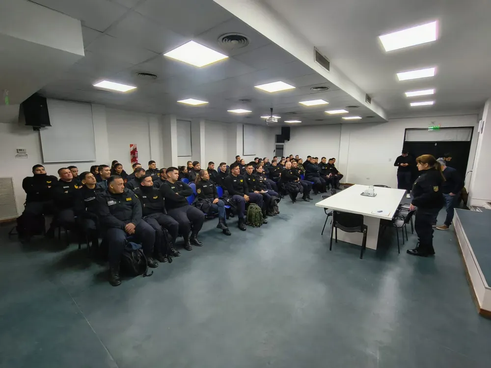 POLICIAS