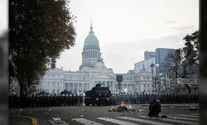 MANIFESTANTES CONGRESO 2