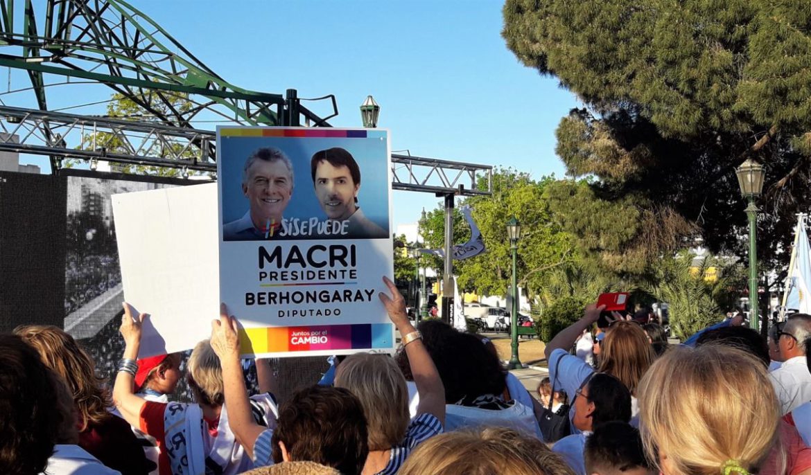 CARTEL BERHONGARAY MACRI