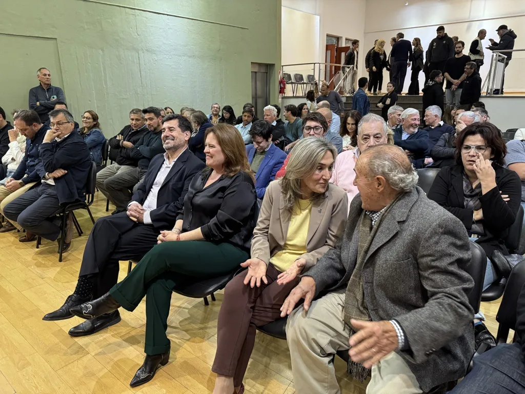 vuelos comerciales pico 10 FILE