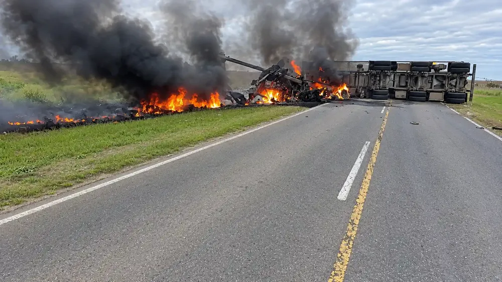 CHOQUE E INCENDIO CAMIONES RUTA 1 3 C