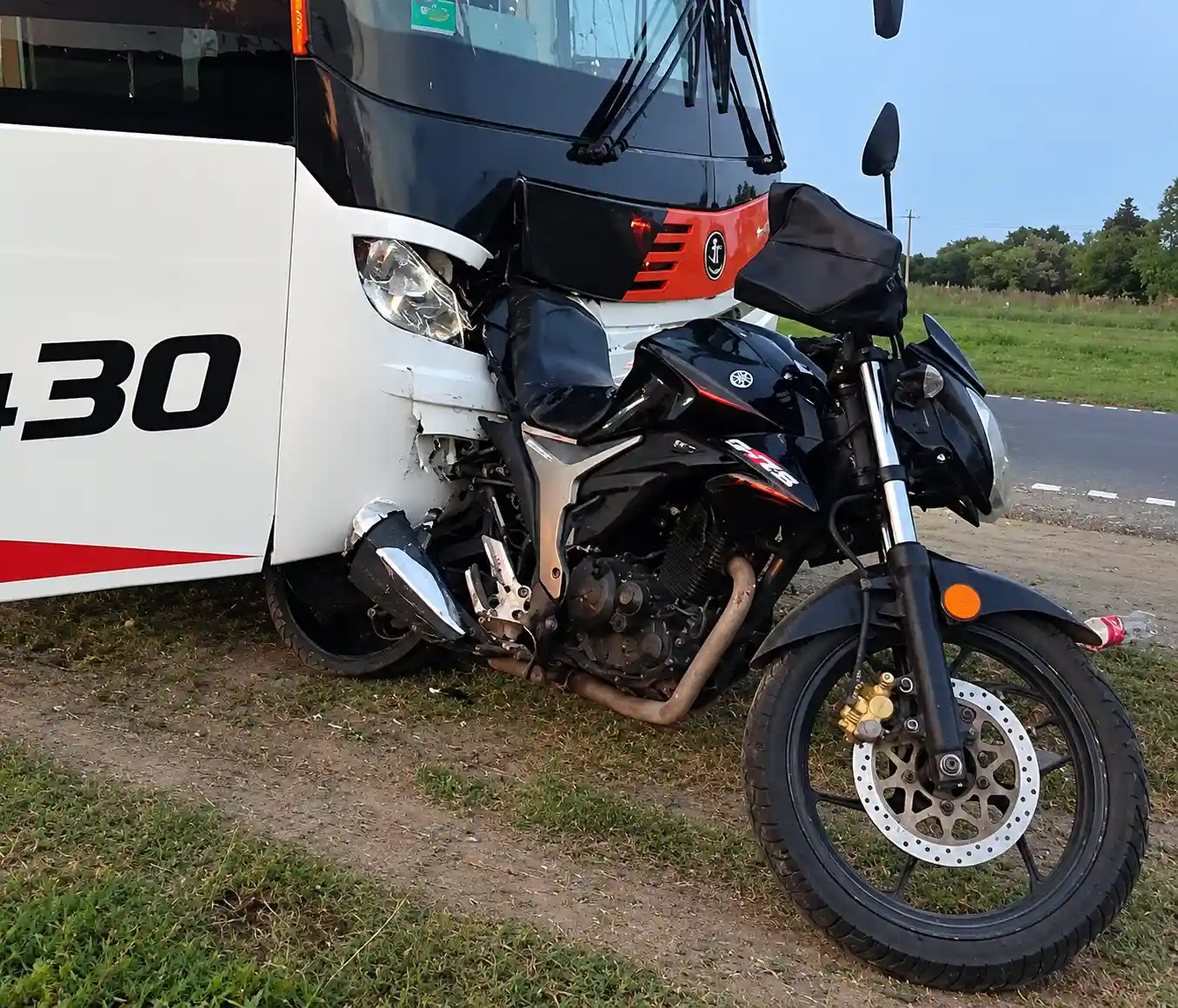 Accidente entre autobús y motocicleta C