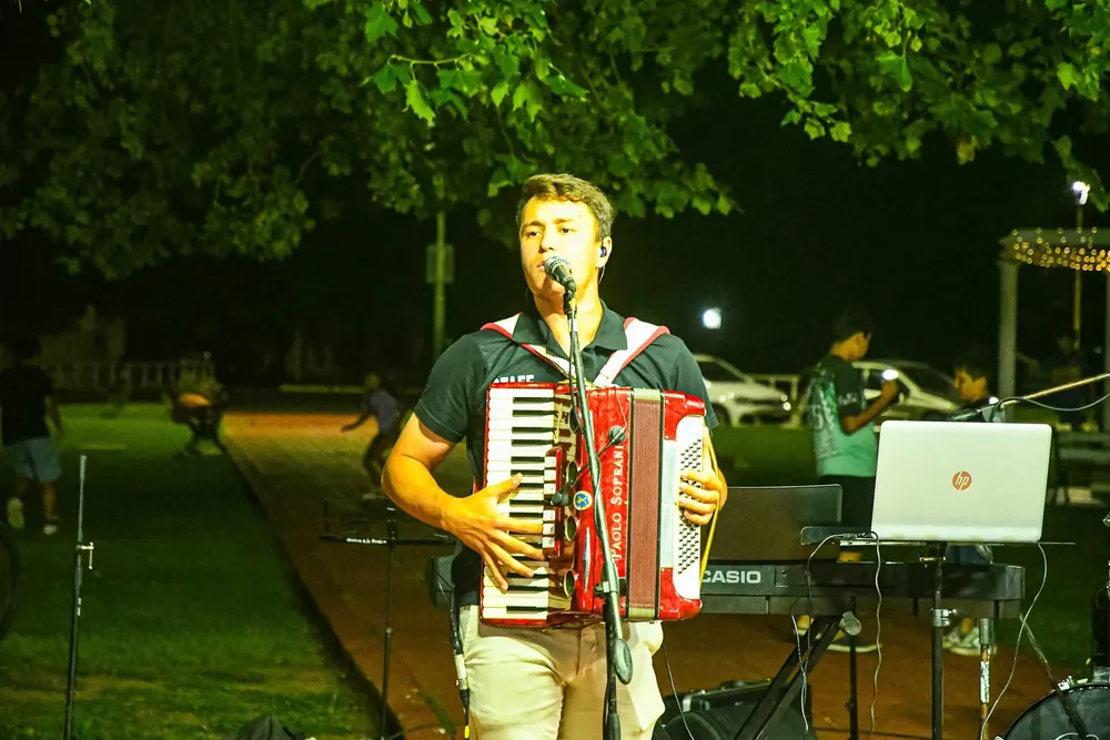 MUSICA EN LA PLAZA QUETREQUEN 8