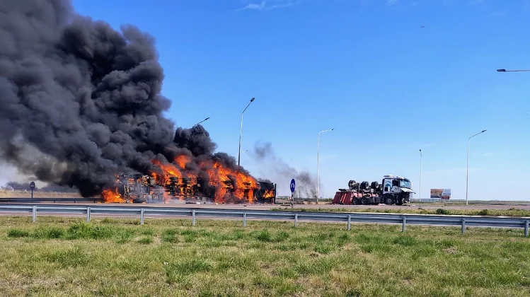 choque e incendio camiones