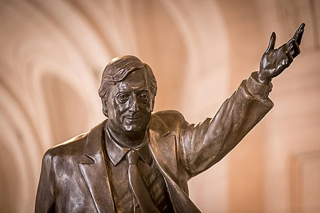 nestor estatua