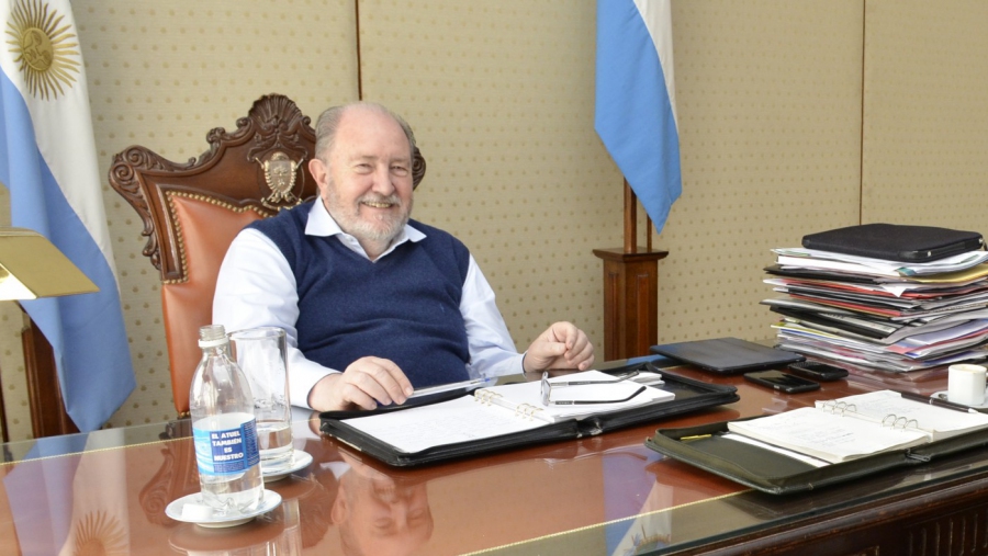 Carlos Verna en su oficina 2019