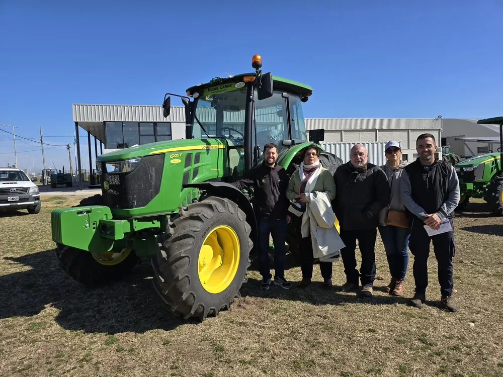 COLEGIO AGROPECUARIO TRACTOR 1