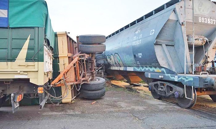 tren choque camion