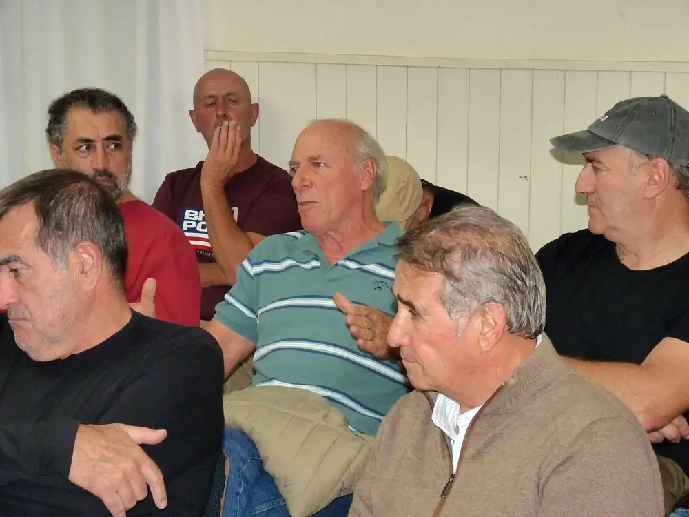 reunión municipio productores caminos 8 c