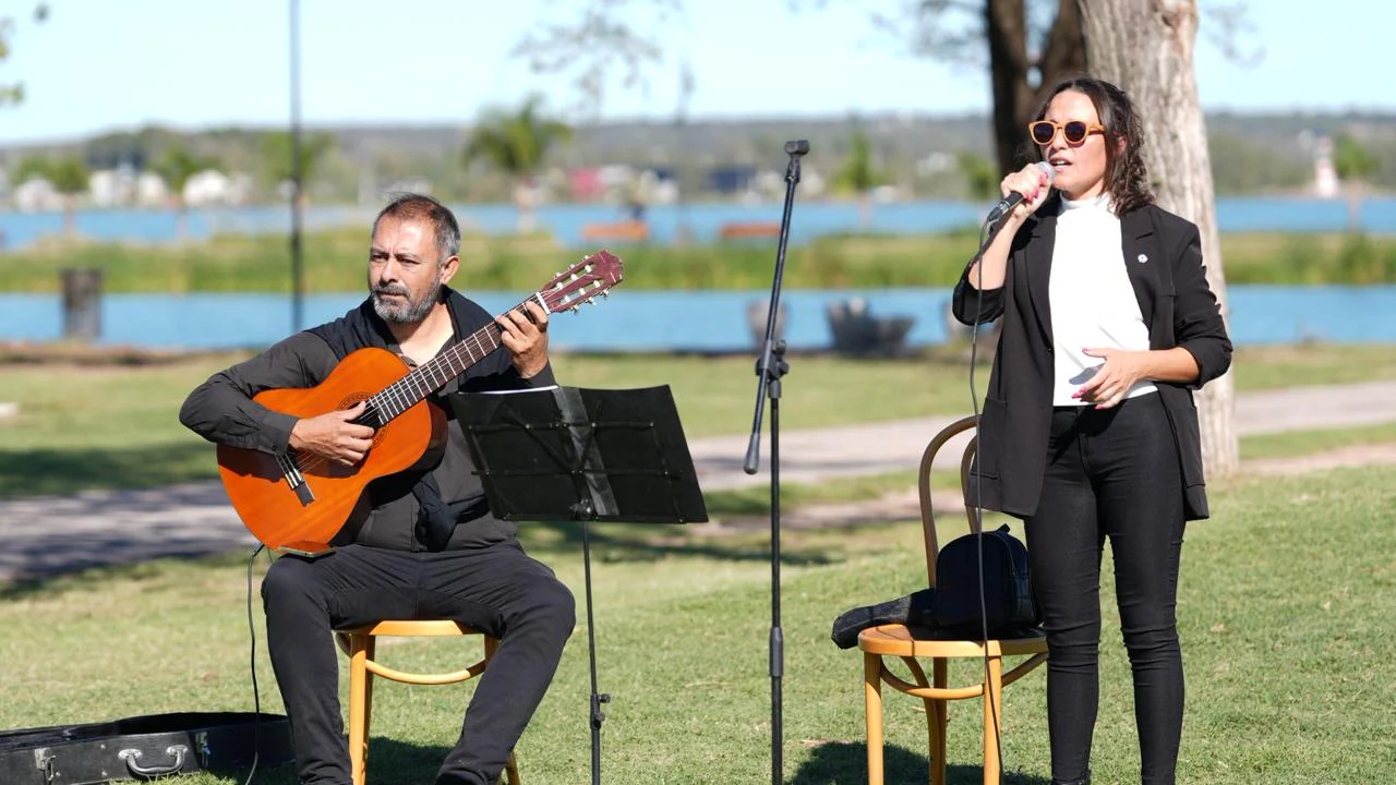 24 DE MARZO CANTANTE