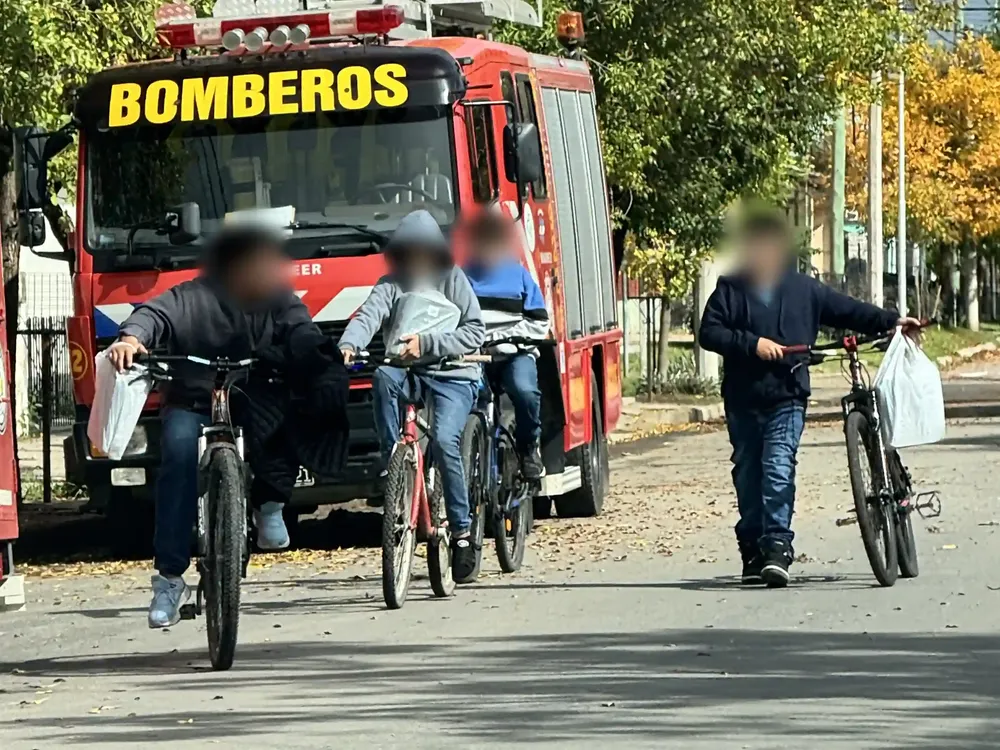 a la escuela con bolsas c