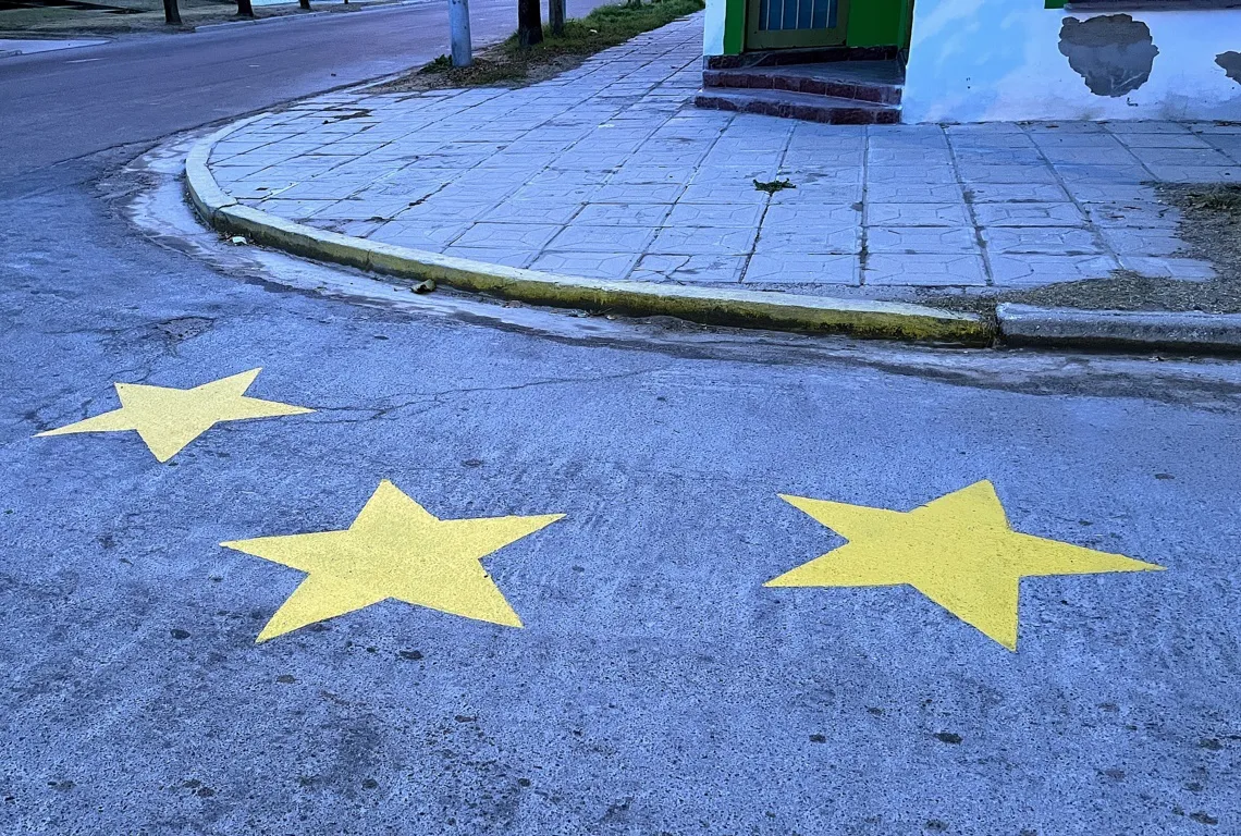 estrellas amarillas 3 1 (FILEminimizer)