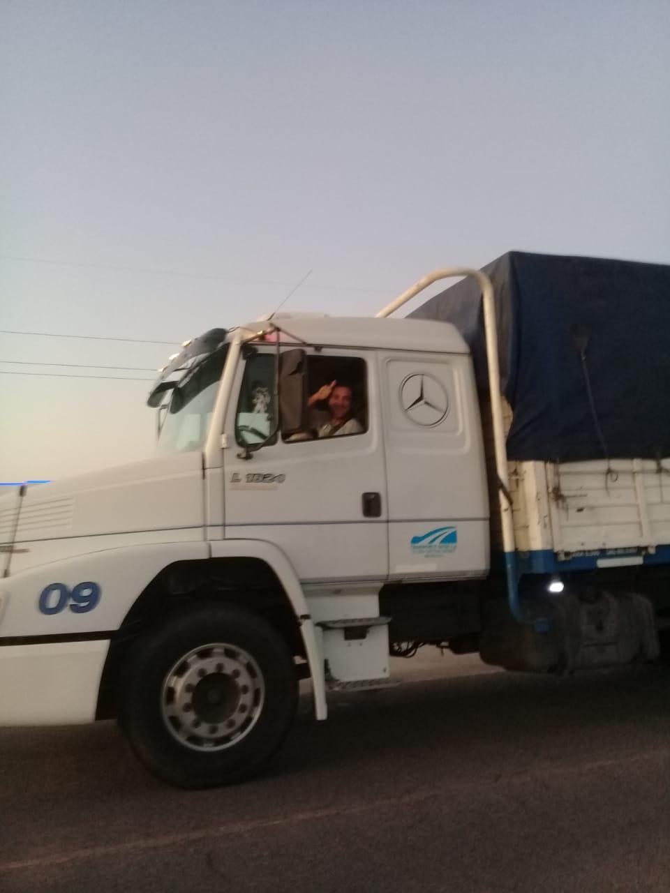 CAMIONERO PULGAR ARRIBA