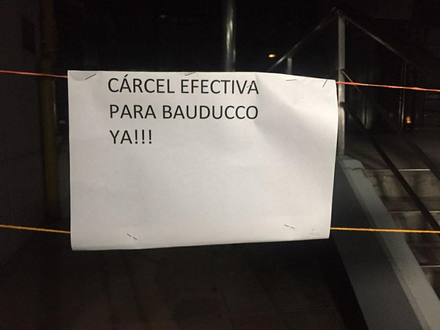 ESCRACHE EN TRIBUNALES DE PICO 3