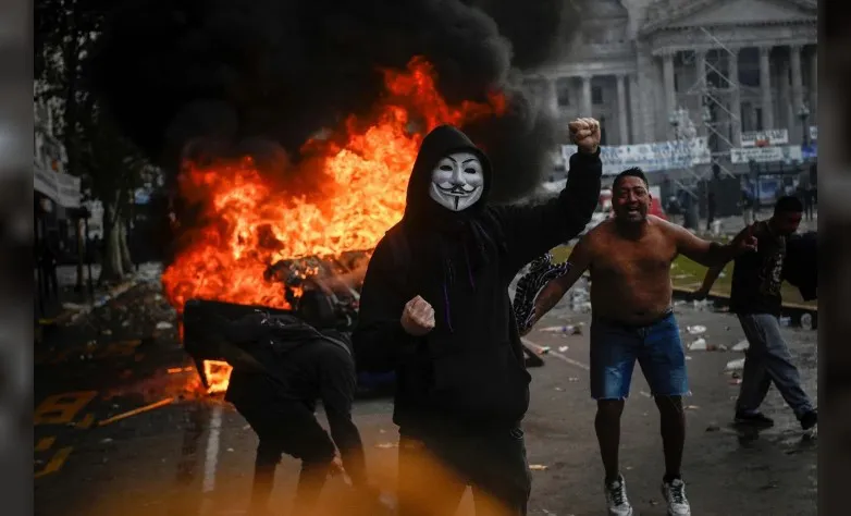 MANIFESTANTES CONGRESO 3