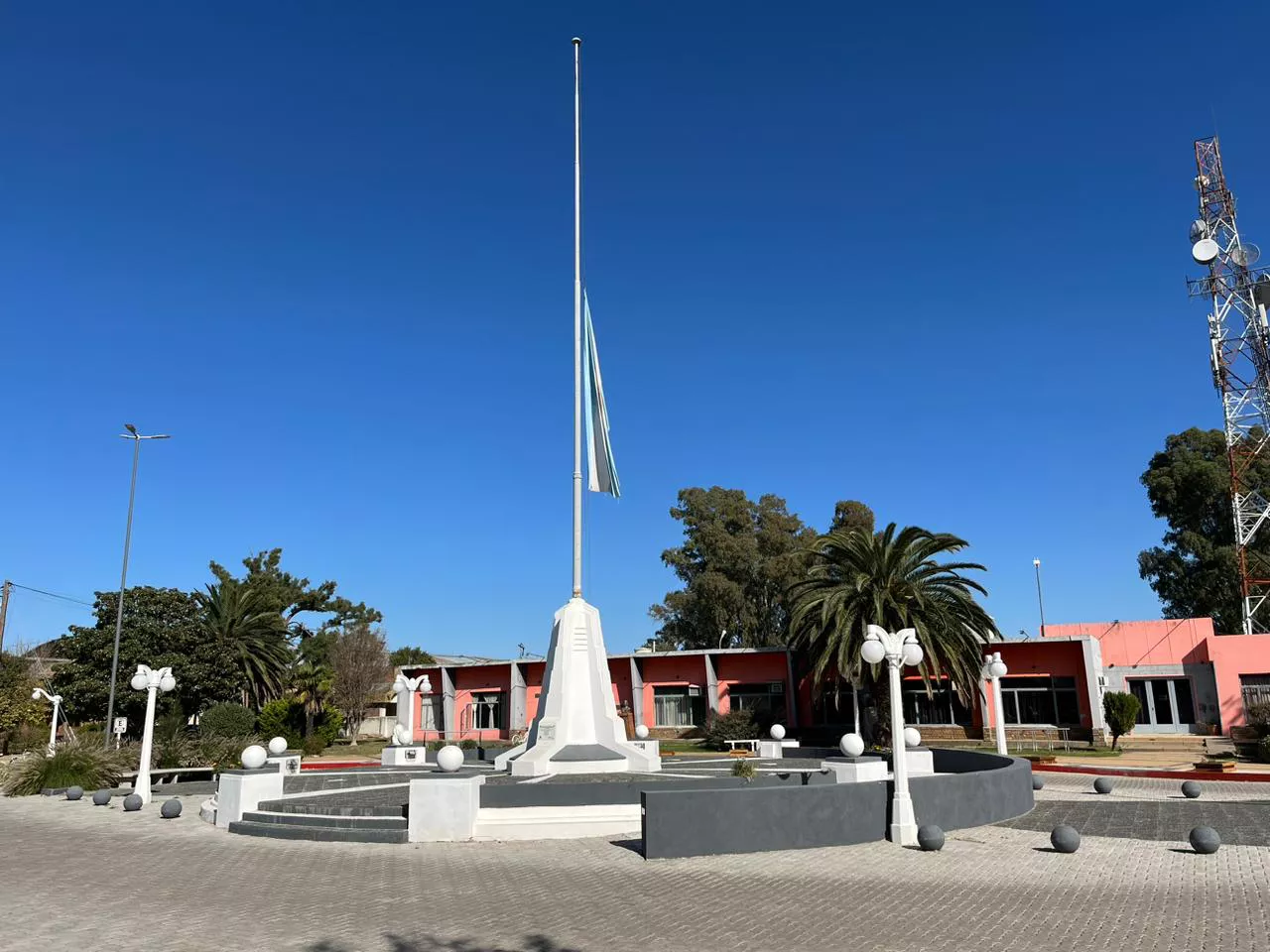 bandera a media asta