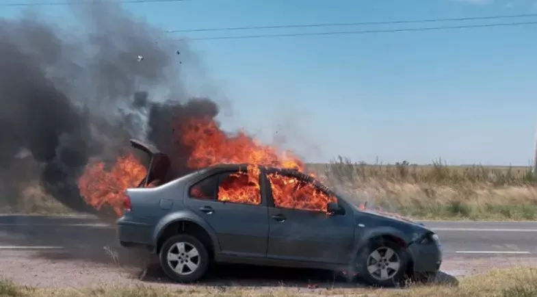 aa a auto quemado 1