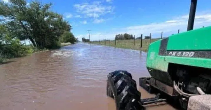 INUNDACIONES TRACTOR AGUA