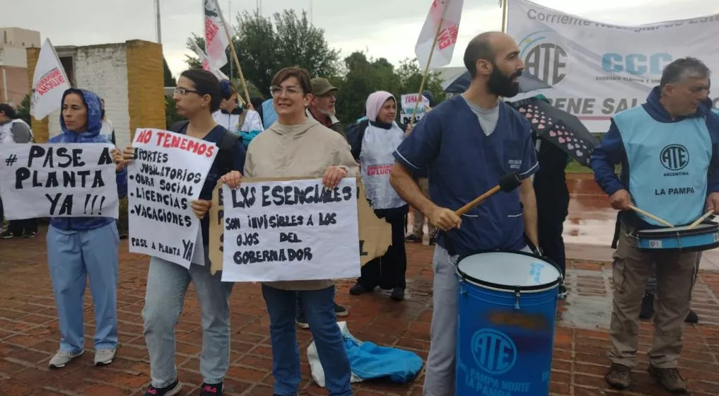 protesta monotributistas de Realicó 1.webp