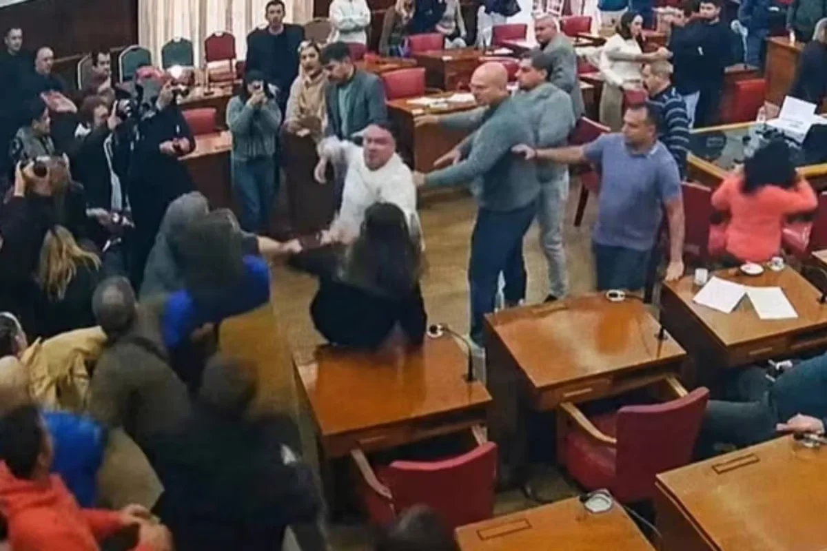 asi-fue-el-violento-intercambio-de-golpes-de-puno-PP56JAUZTFBL5CDPII7BY2DSOA